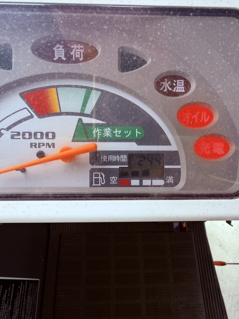 クボタ コンバイン ARN216 使用時間244時間のアワーメーター