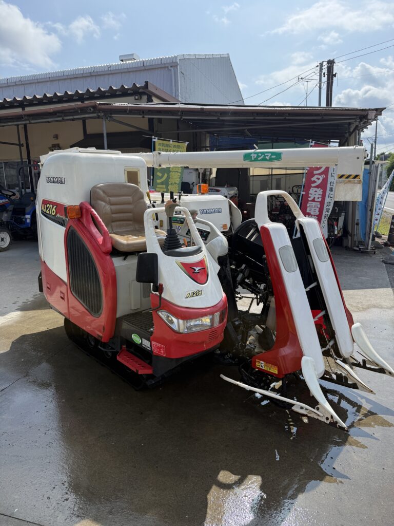 ヤンマー AJ216 中古コンバイン 前方右側
